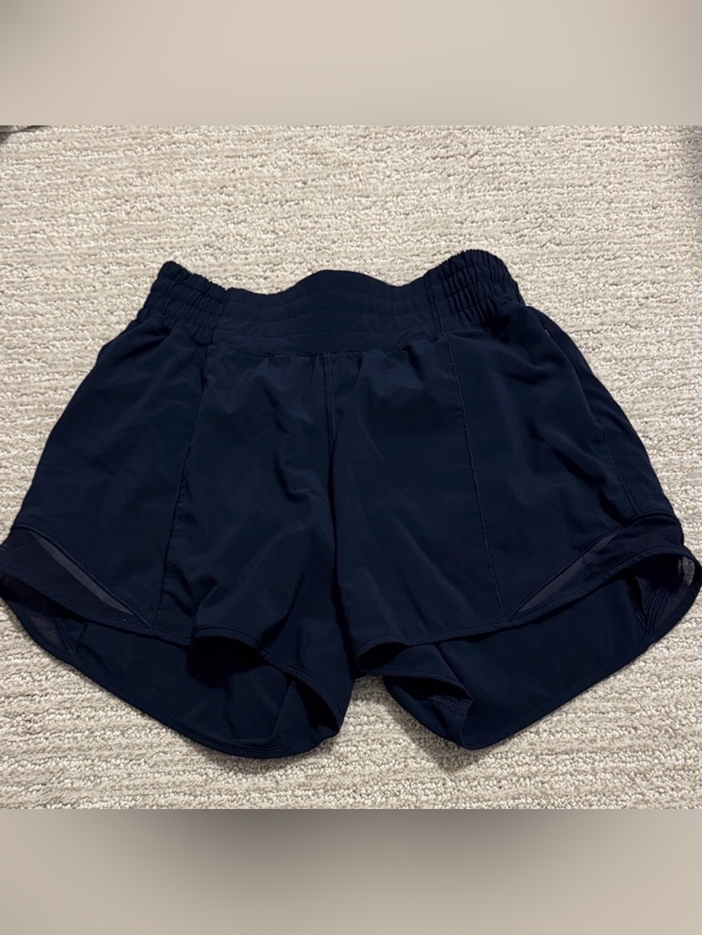 Women’s lululemon shorts— navy